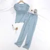 Conjunto simples de verão feminino: blusa de manga curta de modal com bojo no peito e calça reta. Pode ser usado como peça única ou como base.