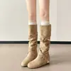 Botas de cano alto retrô de camurça com aumento de altura para mulheres, novo estilo outono e inverno 2026, emagrecimento para pernas grossas, botas de cavaleiro