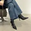 Elegantes botas de tacón alto con punta fina, botines para mujer, nuevo diseño de otoño 2026, botines ajustados con tacón fino y cremallera trasera