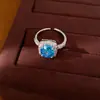 Juego de collar con colgante cuadrado de circón, aretes y anillo, joyería de lujo ligero, alta gama, elegante, diseño de nicho, venta al por mayor