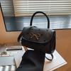 Estilo coreano Bolsa de laço elegante feminina 2024 Nova chegada Bolsa de ombro crossbody Doce distintivo portátil elegante pequeno quadrado Bolsa