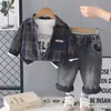 Conjunto de Camisa Xadrez Solta de Primavera para Meninos, Conjunto Casual de Três Peças com Camisa Nova e Jeans para Menininho 2026