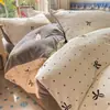 Juego de cuatro piezas de terciopelo de leche clase A invierno doble cara engrosado terciopelo coral ropa de cama para dormitorio estudiantil juego de tres piezas de franela edredón z
