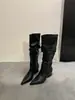 Botas de tornozelo estilo europeu e americano com bico fino, salto grosso, franzidas e empilhadas para mulheres, nova coleção outono/inverno 2026, botas de montaria estilo western justas no tornozelo e na panturrilha.