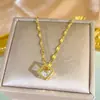 Colar com Pingente Quadrado Vazado Simples Japonês Coreano Feminino Sensação de Alto Padrão Luxo Leve Celebridade da Internet Corrente de Clavícula Exquisita Ornamentação Quente de Vendas Transfronteiriças