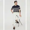 2025 Nova Camiseta de Tricô de Verão Masculina Gola Redonda Manga Curta Listrada Casual Ins Tendência Solta Versátil Slim Fit Top
