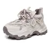Sapatos Femininos 2026 Outono Novo Estilo Tênis Esportivo Versão Coreana Moda Versátil Sapatos Casuais Sola Grossa Aumento de Altura Sapatos Pai Femininos
