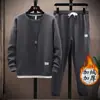 Sudadera gruesa de gran tamaño con forro polar y estampado de gofres para otoño e invierno, conjunto casual deportivo versátil de dos piezas para hombre en color liso