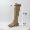 Botas femininas de bico redondo para over-the-knee, estilo novo de inverno 2026, forradas com fleece, afinadoras, com sola grossa, com fivela de cinto, de salto alto, botas finas