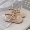 Zapatos de Princesa Estilo Pequeño Chanel para Niñas 2026 Verano Malla Transpirable Velcro Suela Suave Sandalias de Rendimiento Elegantes Zapatos Hanfu
