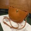 Bolsa de sela feminina de alta qualidade 2025 novo estilo popular couro genuíno bolsa feminina bolsa crossbody leve textura de luxo bolsa de ombro de nicho