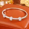 Pulsera de Cobre Chapada en Oro de 18 Quilates Que No Se Desvanece, Lujo Ligero y Sensación de Alta Gama, Pulsera Abierta Ovalada con Diamantes Completos Más Vendida Transfronteriza para Mujer