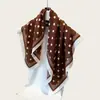Pañuelo de seda estilo old money combinado con una camisa para mujer, pañuelo cuadrado pequeño vintage de verano, versión coreana, lujo ligero, alta gama, accesorio de camisa elegante