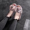 2021 Nuevas pantuflas esponjosas para mujer invierno lindas para casa antideslizantes para piso suela gruesa pantuflas de interior otoño e invierno ventas directas de fábrica