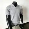 Camisa Polo de Malha Listrada Cinza com Decote V Manga Curta Masculina Verão Estilo Coreano Slim Fit Camiseta com Lapela Top de Manga Curta