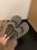 Mocasines planos de piel de oveja para mujer, nuevo estilo versátil 2025 para otoño e invierno con cierre de velcro