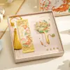 Yujian Eslite Serie Koi Fenghua Caja de Regalo con Marcapáginas de Metal Souvenirs Culturales y Creativos de la Ciudad Prohibida Marcapáginas para Estudiantes Regalo