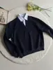 Sudadera de alta calidad con diseño intelectual de dos piezas, rayas, cuello en V, color liso, suéter corto ancho y holgado, top versátil estilo universitario