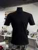 Noticias de última horaCamiseta de manga corta, cuello redondo semi-alto para hombre, hombro normal, a la moda, ajustada, de lujo ligero