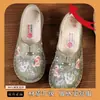 Sapatos de pano genuínos estilo Old Beijing Bai Zhenhe para mulheres, de sola plana, sola macia, respiráveis, estilo retrô, sapatos bordados para mães e mulheres idosas