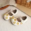 Sapatos de Couro para Meninas 2026 Primavera e Outono Novo Estilo Sapatos para Meninas para Combinar com Saias, Sapatos de Princesa Florais, Sapatos Individuais Respiráveis com Solado Macio para Crianças