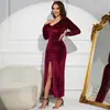 Vestido de Terciopelo para Mujer con Escote en V y Cintura Elástica, Estilo Europeo y Americano Transfronterizo, Otoño e Invierno 2024, Falda Larga que Cubre la Cadera