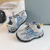 Zapatos de papá retro de estilo coreano con bloques de color para niños, nuevo modelo de otoño 2026, zapatos deportivos transpirables antideslizantes para exteriores para niños mayores