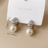 Ear Cuff de Zircônia Geométrica com Pérola Temperamento Luxo Leve Sensação de Alto Padrão Brincos para Mulheres 2026 Nova Moda Versátil para o Dia a Dia Joia de Orelha