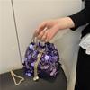 Bolsito de Lentejuelas para Mujer 2025 Nueva Moda Trendy Verano Bolso de Cubo Portátil Estilo Extranjero Bolso Bandolera de Cadena Bolso de Noche