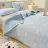 Novo Tipo A-Grade Algodão Plissado Cobertura de Cama de Gaze Amassada Conjunto de Três Peças com Lençol de Algodão, Cobertura de Cama Tatami Antiderrapante e à Prova de Poeira