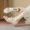 Ropa de exterior de verano para mujer 2026 Nuevo estilo Sandalias de tacón alto con perlas y tacón grueso Zapatos de moda estilo hada sin cordones para combinar con faldas