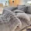 Conjunto de quatro peças de pelo de coelho espessado Classe A, capa de edredom de veludo de leite com pelo de coelho, lavável à máquina, não solta pelos, seguro para bebês, modelo de inverno