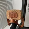 Bolsa de Ombro de Design de Nicho Nova para o Verão de 2025 Tendência da Moda Quadrada Casual Feminina Bolsa Transversal Casual