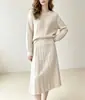 Moda Otoño/Invierno 2026 Nuevo Llegada Color Sólido Punto Trenzado Cuello Redondo Manga Larga Conjunto de Punto para Mujer Top y Falda Conjunto de Dos Piezas