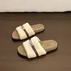 Chinelos de Pelúcia com Solado Plano para Mulheres, Novo Estilo Outono/Inverno, Tira Única, Confortáveis para Usar em Casa, Antiderrapantes