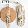 Borda de renda de juta tecida à mão com pequenas decorações de margarida e morango, adequada para chapéus de palha DIY, acessórios de cabelo e enfeites de roupas.