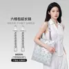 Directo del fabricante: adecuado para bolsos Issey Miyake, este accesorio incluye una correa de extensión, una bolsa de seis compartimentos y una cadena de extensión para el hombro y la axila