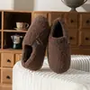 Pantuflas de algodón para el hogar con suela gruesa para mujer 2026 Otoño/Invierno Nuevo Estilo Interior Antideslizantes Con Felpa Adicional Sensación Cálida Como Nube Zapatos de Algodón que Cubren el Talón para Hombre