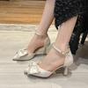 Os sapatos rasos e pontiagudos 2024 Novos sapatos de casamento de salto alto femininos com laço de pérolas sapatos de dama de honra sapatos de casamento ocos
