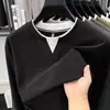 Sudadera popular de manga larga para hombre, engrosada, nuevo estilo otoño e invierno, diseño simple, imitación de dos piezas, sudadera básica versátil para hombre, en stock