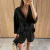 Conjunto de Terno de Cetim Outono/Inverno 2026 Jaqueta Retro de Lapela de Sete Mangas Shorts Fluidos de Cintura Alta Conjunto de Duas Peças