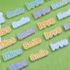 Etiquetas de Letras Inglesas Acrílicas Pegamento Crema Materiales para Fundas de Teléfono DIY Accesorios de Joyería Acrílicos Pasadores Gomitas para el Cabello
