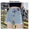 Shorts Jeans Vintage de Cintura Alta para Mulheres Estilo Verão 2025 Rasgado Solto Design Emagrecedor Borda Desfiada Hot Pants Tendência