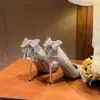 Novos Scarpins de Salto Alto Prata com Strass de Cristal e Laço para Mulheres, Salto Agulha, Sapatos Elegantes Franceses para Madrinhas de Casamento para Mulheres
