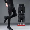 Jeans Masculino de Alta Qualidade Preto Slim Fit para Primavera e Outono de 2026 com Detalhes Desgastados, Marca Tendência, Elástico, Calça Longa Versátil para Homens