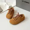 Tênis Birkenstock infantil da moda, nova coleção outono/inverno 2026, sapatos versáteis para atividades ao ar livre em estilo retrô coreano para meninas, tamanhos médio e grande