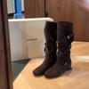 Botas Femininas Longas Aumentadoras de Altura 2025 Nova Coleção Outono e Inverno Versáteis Botas Empilhadas Franzidas com Fivela de Cinto Botas de Equitação Tendência