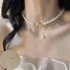 Fuga Romântica~ Colar Borboleta Camélia Pérola para Mulheres, Luxo Leve, Nicho, Elegante, Corrente Noble para Clavícula, Corrente de Pescoço Tendência