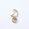 Llavero de aleación de zinc con forma de luna, con resorte, colgante de media luna abrible, colgante al por mayor, joyería, llavero de media luna