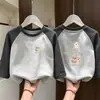 Camiseta Básica Manga Longa Patchwork de Fleece com Gola Redonda para Meninas Camada Base Outono Inverno Moda para Crianças Médias e Grandes Camada Interna Quente Top Versátil